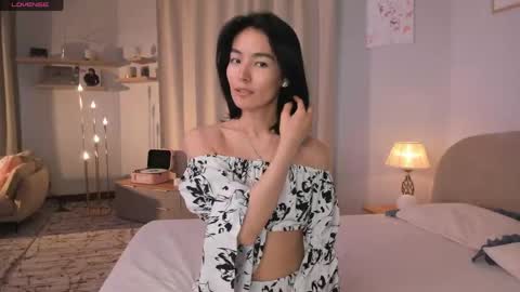 Lora control 2 min for every new Fan Club subscriber online show from 04/06/26, 08:59