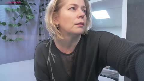 Snapshot of lorabigass chatting on 12/05/25, 09:18 Lora online show from 12/05/25, 09:18