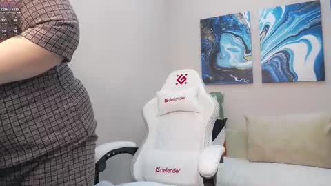 Snapshot of lorabigass chatting on 12/16/25, 08:30 Lora online show from 12/16/25, 08:30