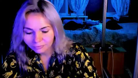 Snapshot of loraboyar chatting on 10/28/25, 02:37 Lora online show from 10/28/25, 02:37