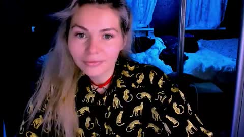 Snapshot of loraboyar chatting on 11/10/25, 02:10 Lora online show from 11/10/25, 02:10