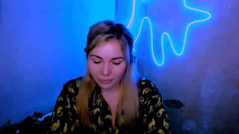 Lora online show from 03/11/26, 03:23