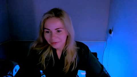 Lora online show from 04/16/26, 02:23