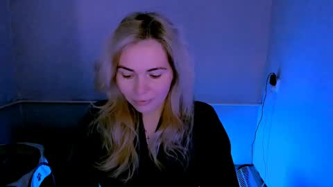 Lora online show from 04/17/26, 02:25