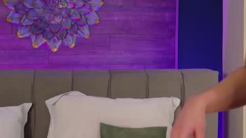 Lora online show from 02/13/26, 08:49