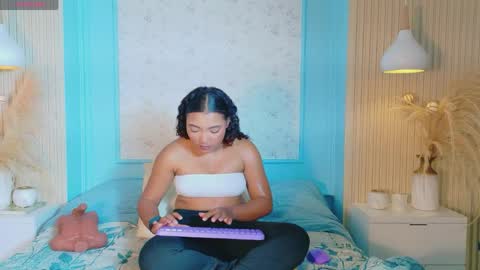 Snapshot of loraine_rios chatting on 05/20/26, 04:51 Loraine Rios online show from 05/20/26, 04:51