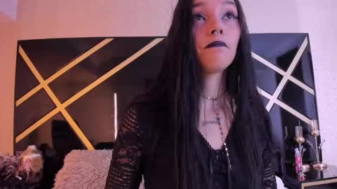 Snapshot of loraineblake chatting on 11/26/25, 12:28 loraineblake online show from 11/26/25, 12:28