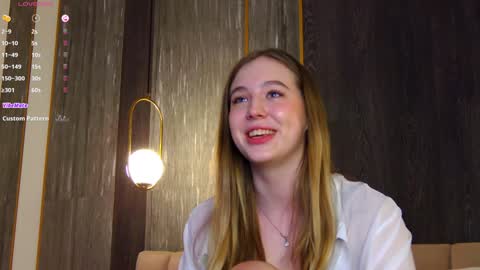 Snapshot of loraineluff chatting on 01/29/25, 11:35 Loraine online show from 01/29/25, 11:35