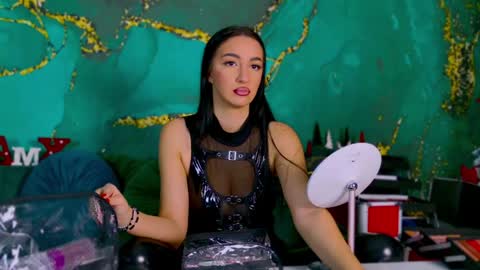 Snapshot of lorawarnner chatting on 12/19/24, 04:02 Miss online show from 12/19/24, 04:02