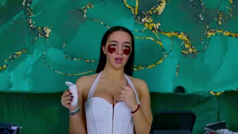 Snapshot of lorawarnner chatting on 01/19/25, 04:04 Miss online show from 01/19/25, 04:04