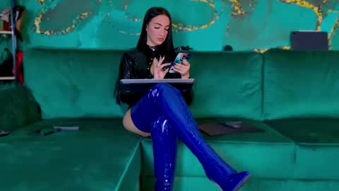 Snapshot of lorawarnner chatting on 01/23/25, 04:37 Miss online show from 01/23/25, 04:37