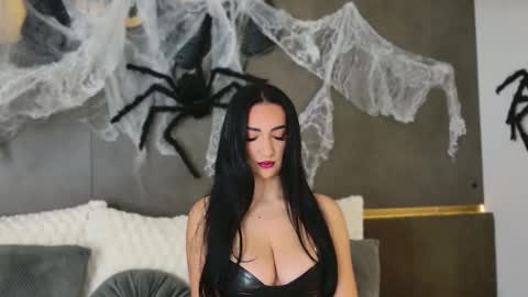 Snapshot of lorawarnner chatting on 10/30/25, 04:52 Miss online show from 10/30/25, 04:52