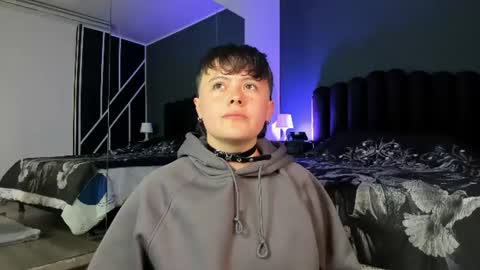 L A U R E L online show from 06/25/26, 05:07