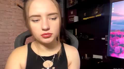 Molly online show from 10/21/25, 06:14