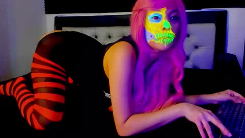 Lore Depp online show from 10/27/25, 04:05