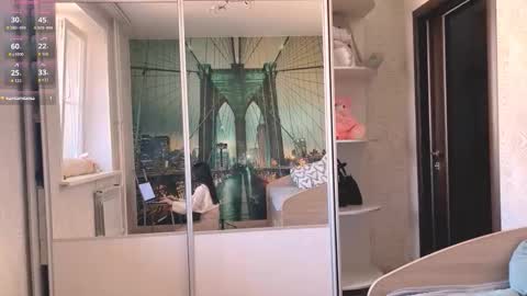 Olivia online show from 10/25/25, 09:28