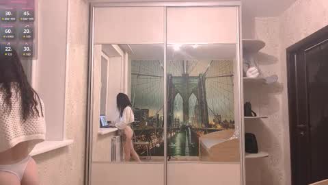 Olivia online show from 11/08/25, 01:44