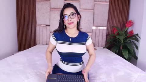  Lorein  online show from 10/15/25, 09:15