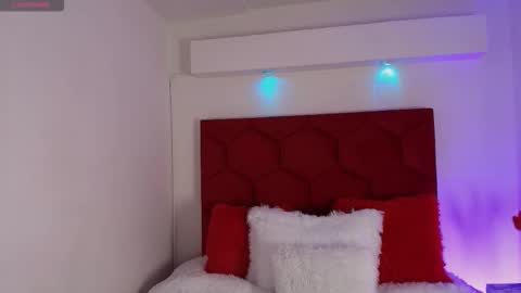 Snapshot of loreley_novoa chatting on 09/17/25, 03:19 LORELI online show from 09/17/25, 03:19