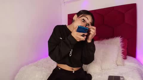 Snapshot of loreley_novoa chatting on 11/07/25, 03:28 LORELI online show from 11/07/25, 03:28