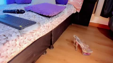 lesly lorena online show from 04/15/26, 07:58