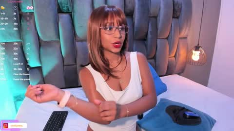 Snapshot of lorena_vieira_ chatting on 01/24/25, 10:19 Lorena Vieira online show from 01/24/25, 10:19