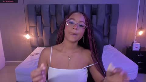 Snapshot of lorena_vieira_ chatting on 02/27/25, 05:58 Lorena Vieira online show from 02/27/25, 05:58