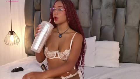 Snapshot of lorena_vieira_ chatting on 09/29/25, 12:16 Lorena Vieira online show from 09/29/25, 12:16