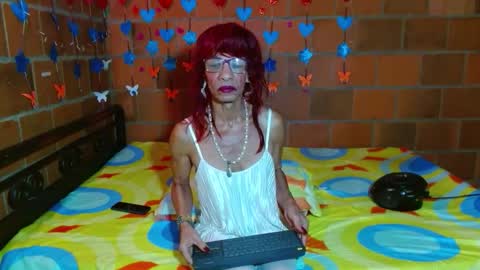 Lorena Capelli online show from 10/15/25, 11:43