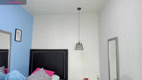 lorenadavies online show from 02/11/25, 01:52