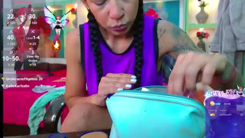 Snapshot of lorenapinto_ chatting on 12/23/25, 12:08 lore online show from 12/23/25, 12:08