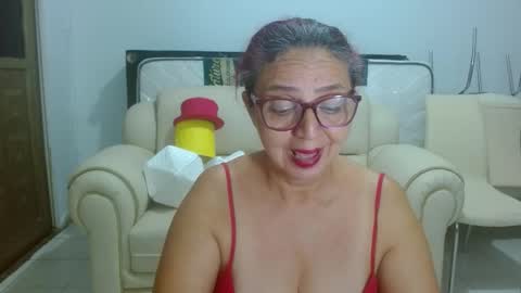 Snapshot of lorenatits chatting on 10/19/25, 01:17 Lorena.. online show from 10/19/25, 01:17