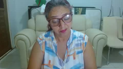 Snapshot of lorenatits chatting on 10/19/25, 09:37 Lorena.. online show from 10/19/25, 09:37