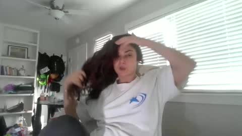 Snapshot of lorenlovely chatting on 11/18/25, 10:36 lorenlovely online show from 11/18/25, 10:36