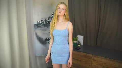 Snapshot of lorettabenzing chatting on 10/24/25, 01:35 Hello my name Nika Im glad to see you in my room online show from 10/24/25, 01:35
