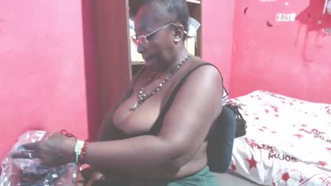 Snapshot of loretybighot chatting on 05/17/26, 01:29 loretybighot online show from 05/17/26, 01:29