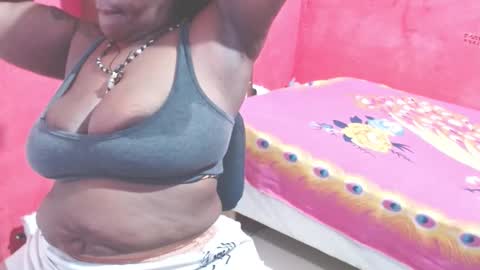 Snapshot of loretybighot chatting on 05/24/26, 02:00 loretybighot online show from 05/24/26, 02:00