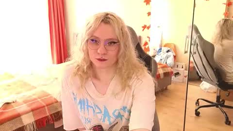 Lori -----------------------------------    online show from 10/02/25, 01:40