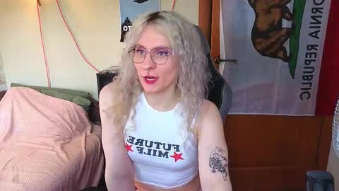 Lori -----------------------------------    online show from 05/22/26, 03:06