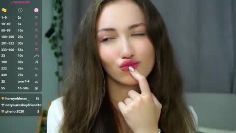 Snapshot of loriamarzinske chatting on 10/01/25, 09:54 Naomi online show from 10/01/25, 09:54