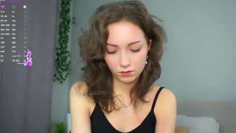 Snapshot of loriamarzinske chatting on 11/12/25, 10:09 Naomi online show from 11/12/25, 10:09