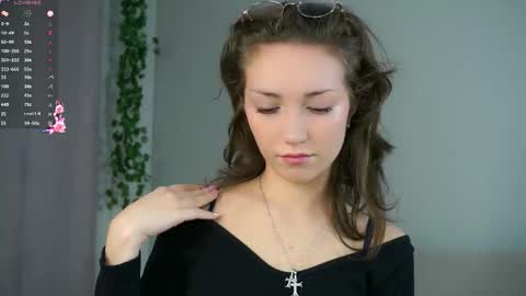 Snapshot of loriamarzinske chatting on 11/17/25, 09:53 Naomi online show from 11/17/25, 09:53