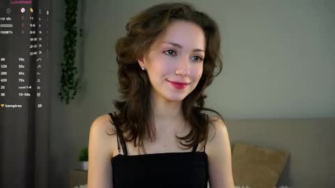 Snapshot of loriamarzinske chatting on 11/21/25, 09:13 Naomi online show from 11/21/25, 09:13