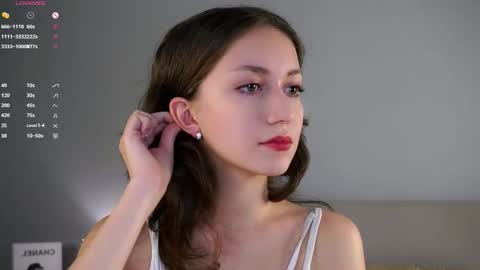 Snapshot of loriamarzinske chatting on 11/23/25, 09:36 Naomi online show from 11/23/25, 09:36