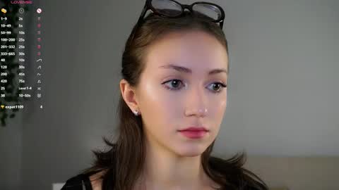 Snapshot of loriamarzinske chatting on 11/24/25, 09:14 Naomi online show from 11/24/25, 09:14