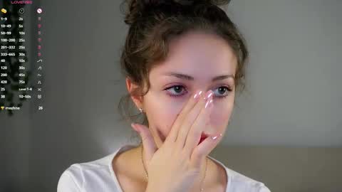 Snapshot of loriamarzinske chatting on 11/28/25, 12:13 Naomi online show from 11/28/25, 12:13