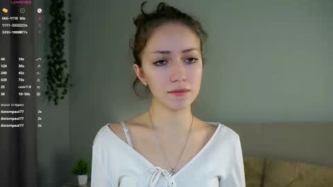 Snapshot of loriamarzinske chatting on 11/29/25, 09:40 Naomi online show from 11/29/25, 09:40