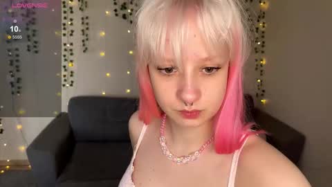 Snapshot of lorilorilorilori chatting on 11/06/25, 07:31 lorilorilorilori online show from 11/06/25, 07:31