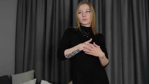 Snapshot of lornaelin chatting on 11/12/25, 10:37 Dia 700-1630Rose 1900-430UTC1 online show from 11/12/25, 10:37