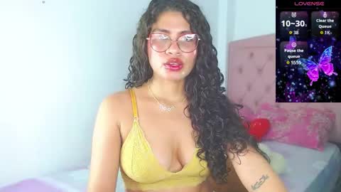 Snapshot of lorraine_rosse chatting on 10/03/25, 06:21 lorraine online show from 10/03/25, 06:21